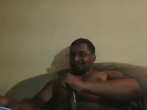 Straightchennaibull's Live XXX Chat