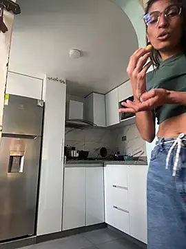 ImCrazzy Adlı Modelin Canlı XXX Sohbeti