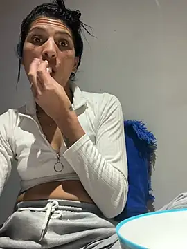 ImCrazzy Adlı Modelin Canlı XXX Sohbeti