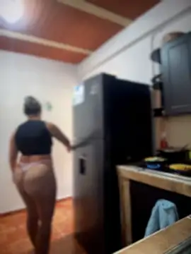 Emiily_lee Show in webcam
