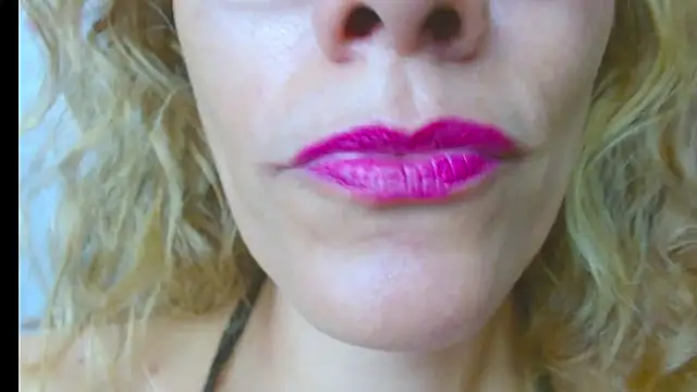chantalsemenova1 Adlı Modelin Canlı XXX Sohbeti