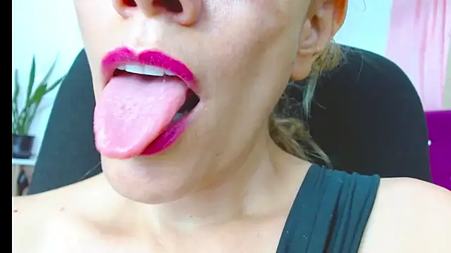 Chat +18 de chantalsemenova1 ao vivo