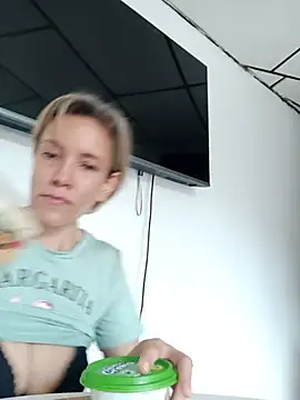 Pokazy przed kamerką – chantalsemenova1