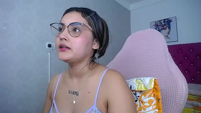 kathe-mills235 Adlı Modelin Canlı XXX Sohbeti