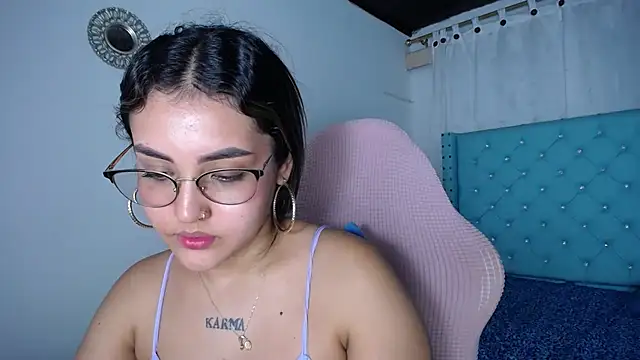 kathe-mills235 Adlı Modelin Canlı XXX Sohbeti