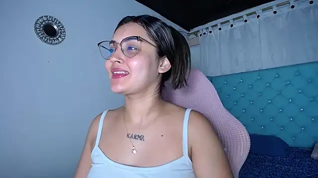 kathe-mills235 Adlı Modelin Canlı XXX Sohbeti