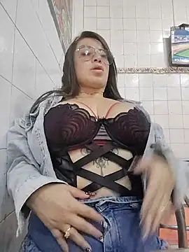 Živý XXX chat Emily_Kooper