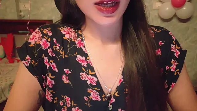 MidnightFlame Adlı Modelin Canlı XXX Sohbeti
