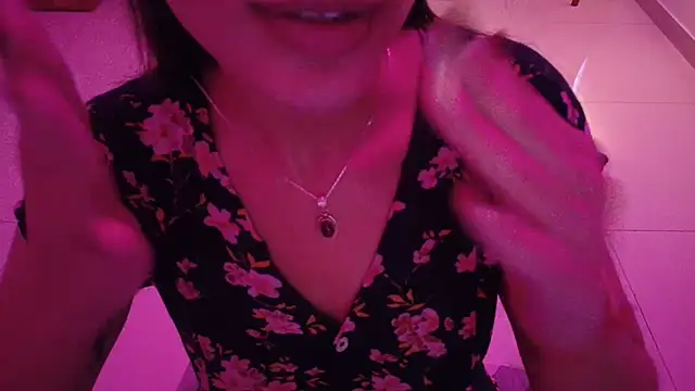 MidnightFlame live XXX chat