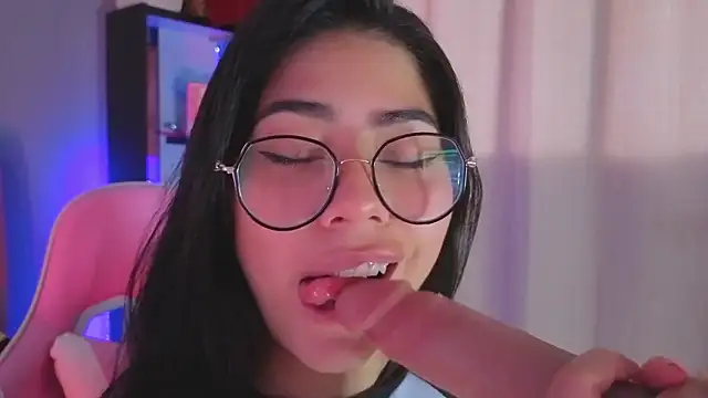 LoaLuxury's Webcam Show