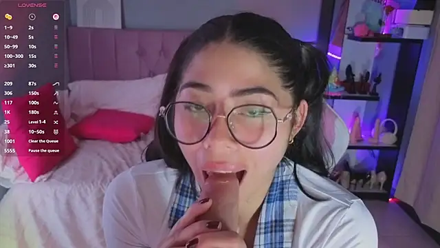 LoaLuxury webkamerás műsora