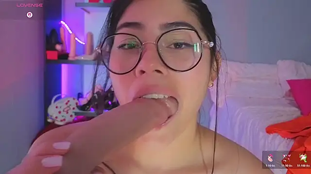 Show modela LoaLuxury na web-kameri