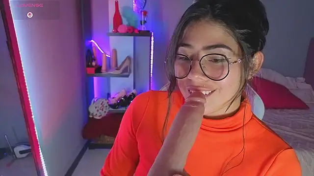 Show modela LoaLuxury na web-kameri