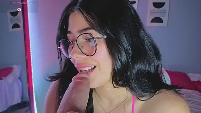 LoaLuxury: διαδικτυακό σόου στην κάμερα