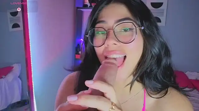 LoaLuxury's Webcam Show