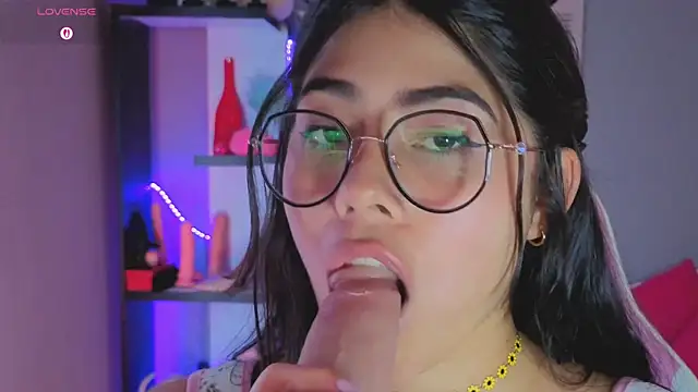 LoaLuxury's Webcam Show