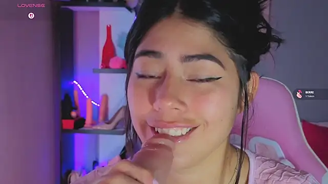 Pokazy przed kamerką – LoaLuxury