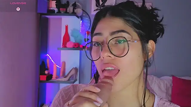 LoaLuxury's Webcam Show