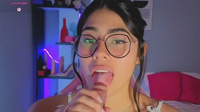 LoaLuxury's Webcam Show