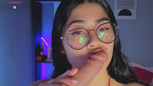 LoaLuxury's Webcam Show