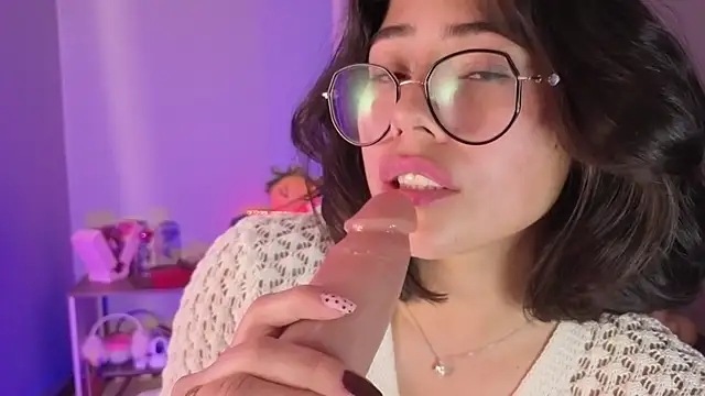 LoaLuxury live XXX chat