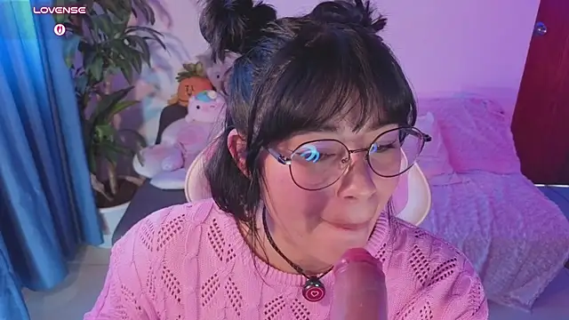 LoaLuxury's Webcam Show
