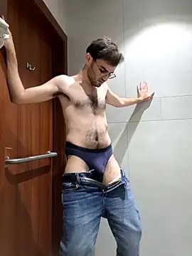 Men_use_me_for_pleasure: διαδικτυακό σόου στην κάμερα