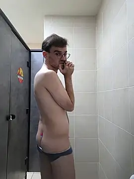 הופעת וובקאם של Men_use_me_for_pleasure