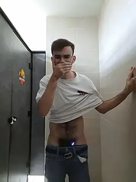 Men_use_me_for_pleasure webcam show