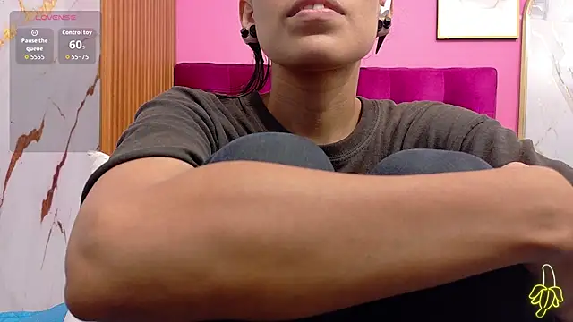 yourcuteneighbourr Webcam Show
