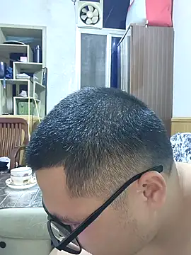Pertunjukan Kamera Web lililiwuwuwu