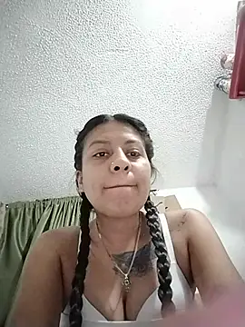 Tiphanydirty3 Adlı Modelin Canlı XXX Sohbeti