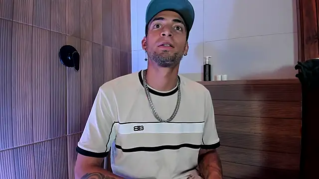 הופעת וובקאם של DrakeNeumann