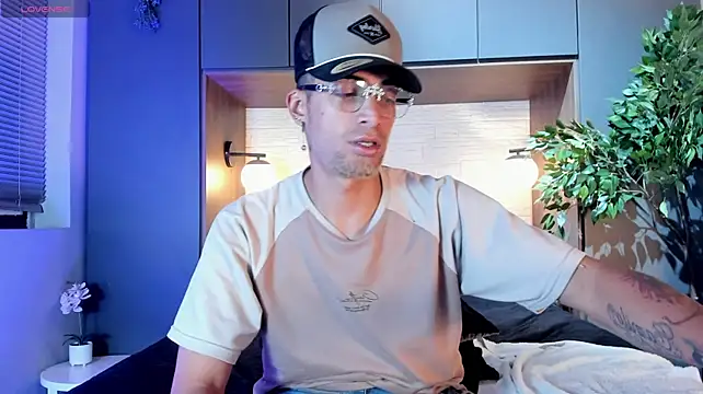 DrakeNeumann's Live XXX Chat