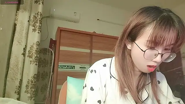 Lili_666 Adlı Modelin Canlı XXX Sohbeti