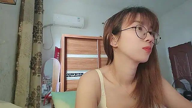 Lili_666's Webcam Show