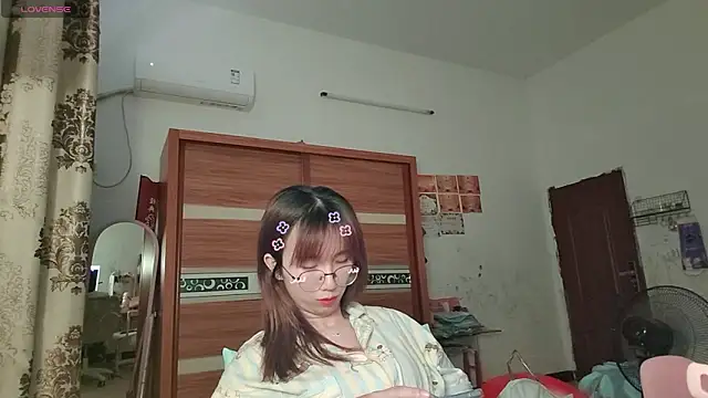 Lili_666 网络视讯表演