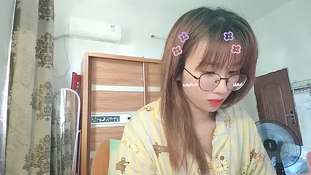 XXX chat uživo modela Lili_666