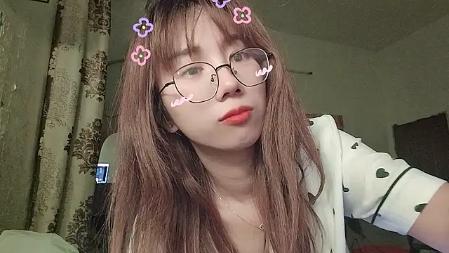 Lili_666 Adlı Modelin Canlı XXX Sohbeti