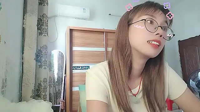 Lili_666 élő XXX-chatje