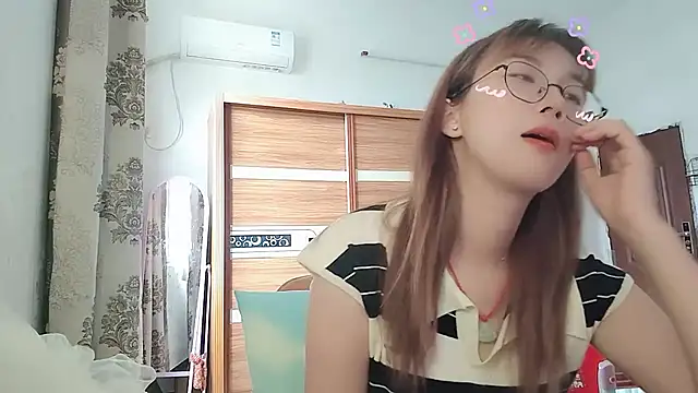Lili_666 网络视讯表演