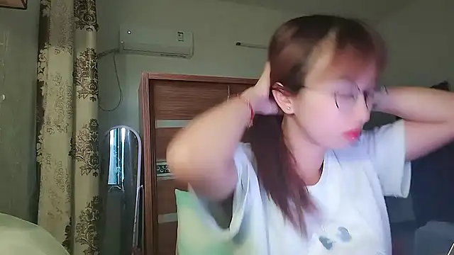 Lili_666 在線直播表演