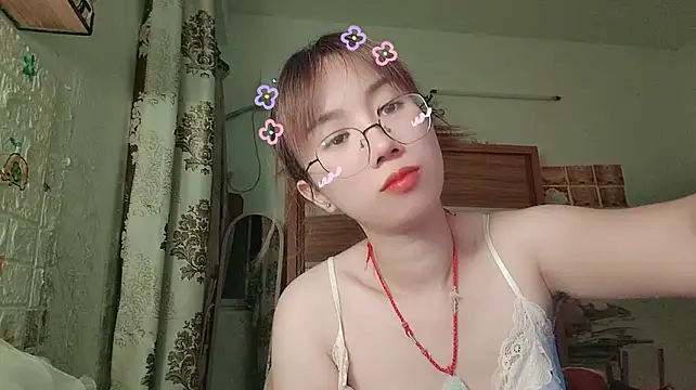 Lili_666 Adlı Modelin Canlı XXX Sohbeti