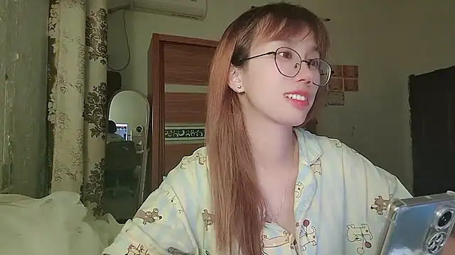 Lili_666 élő XXX-chatje