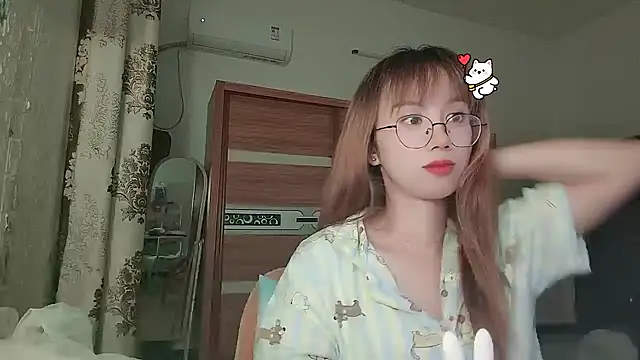 Chat +18 de Lili_666 ao vivo