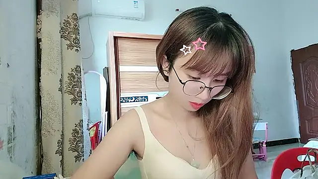Lili_666 Adlı Modelin Canlı XXX Sohbeti