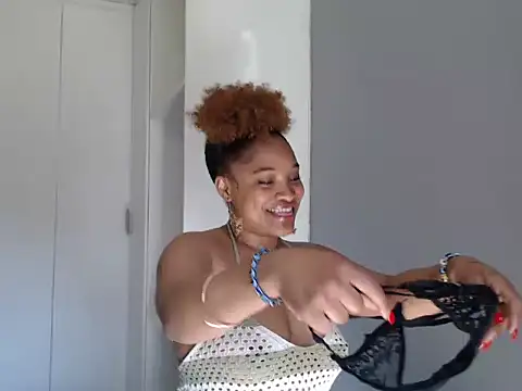 CREAMYCUPCAKExxx's Live XXX Chat