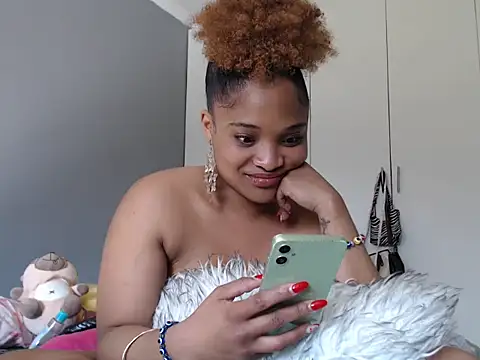 CREAMYCUPCAKExxx's Live XXX Chat