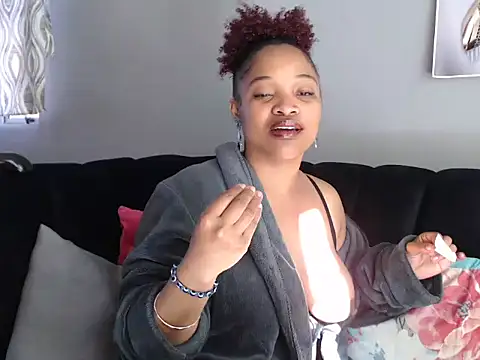 XXX chat uživo modela CREAMYCUPCAKExxx