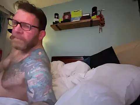 Tattooednakedguy 网络视讯表演